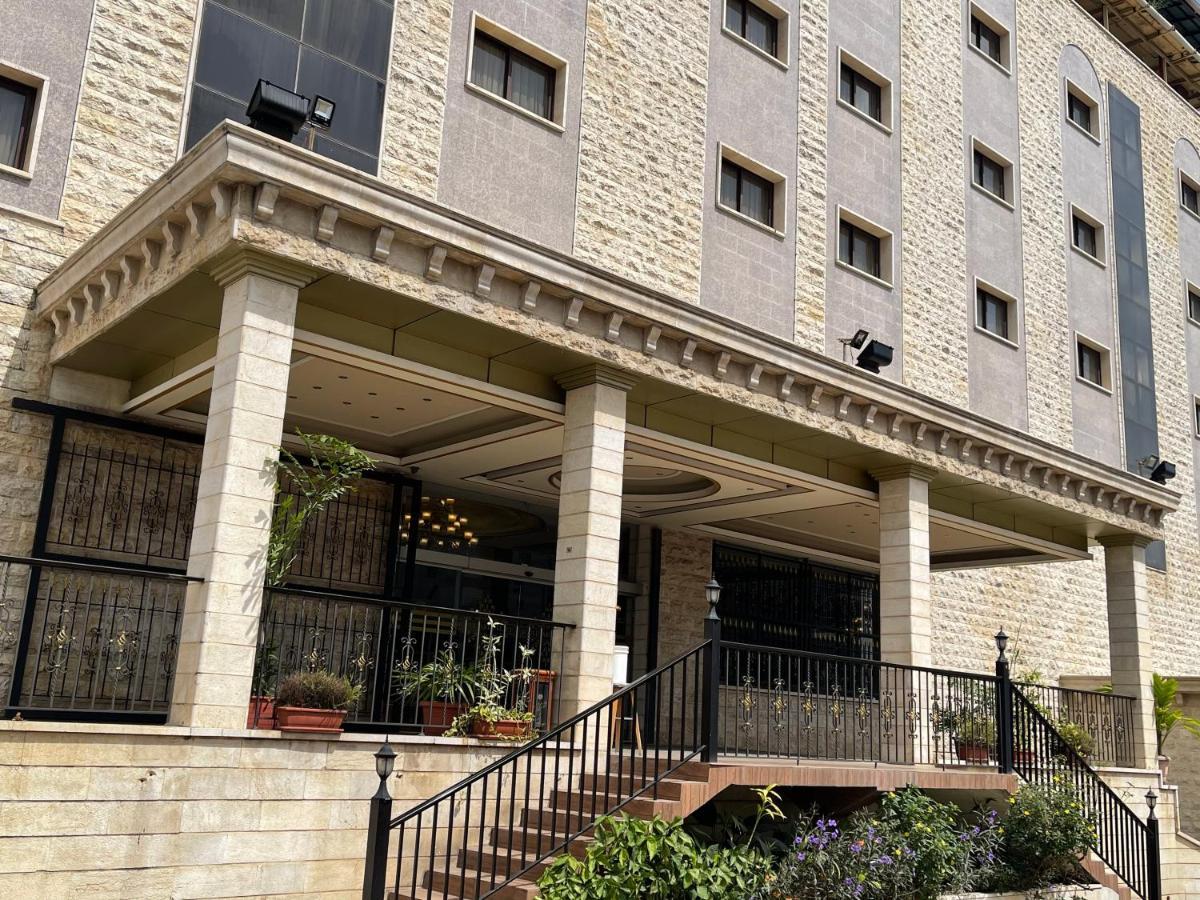 Boulevard Palace Hotel Монровія Екстер'єр фото