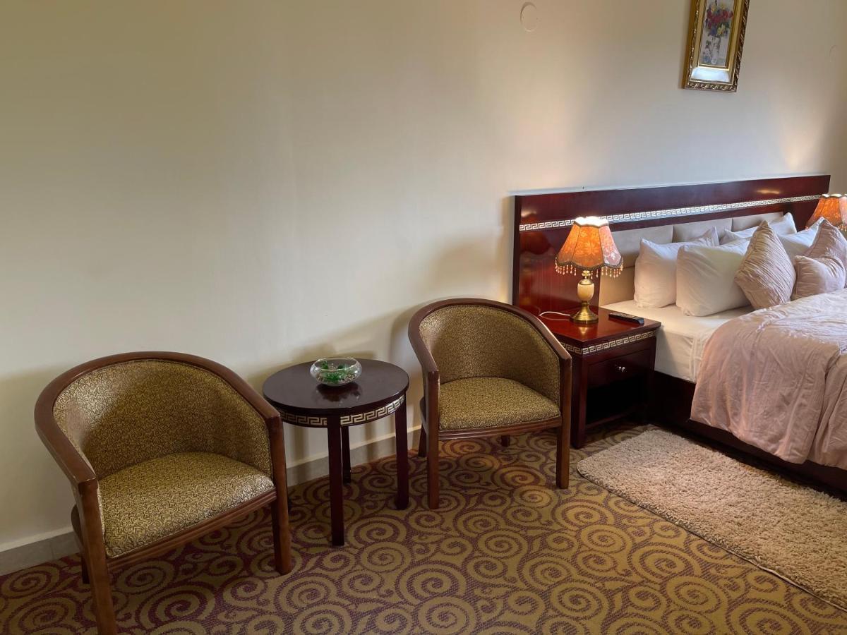 Boulevard Palace Hotel Монровія Екстер'єр фото