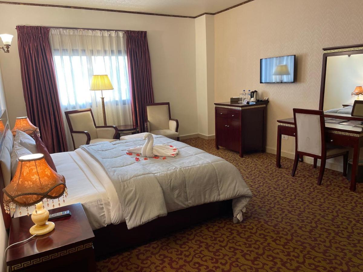 Boulevard Palace Hotel Монровія Екстер'єр фото