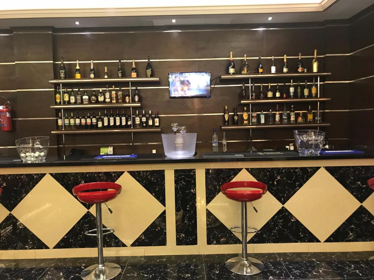 Boulevard Palace Hotel Монровія Екстер'єр фото