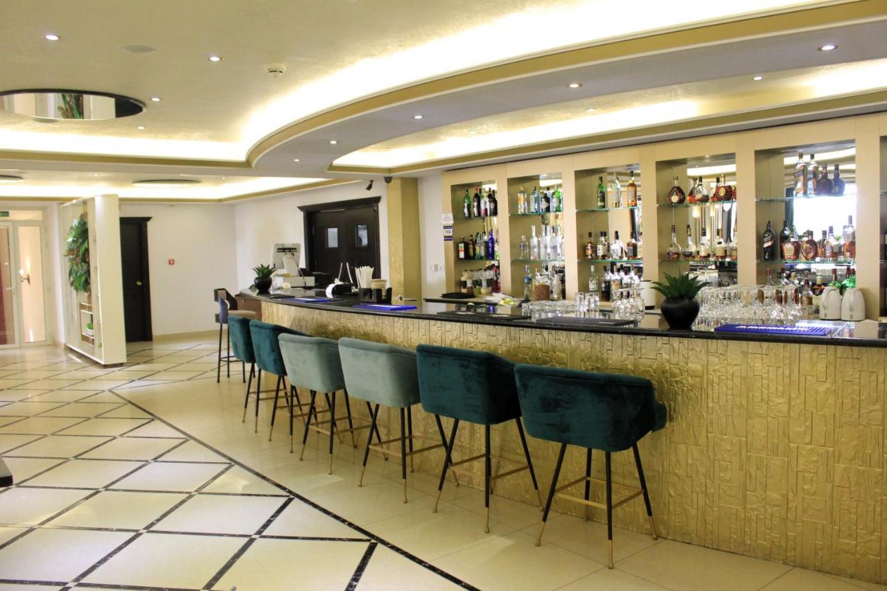 Boulevard Palace Hotel Монровія Екстер'єр фото