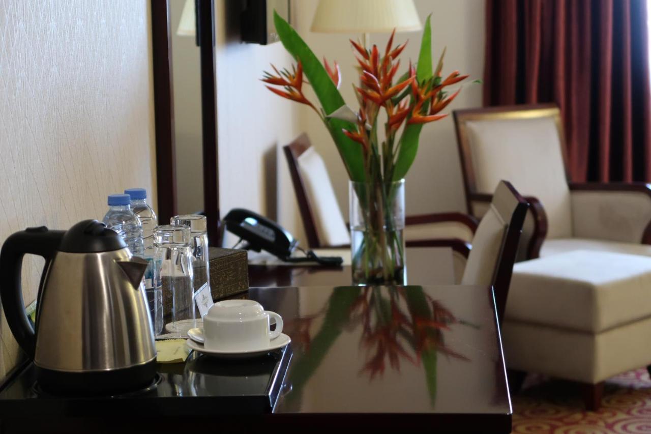 Boulevard Palace Hotel Монровія Екстер'єр фото