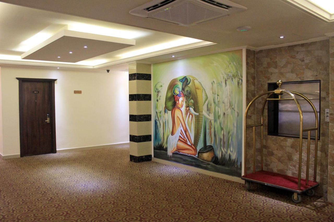 Boulevard Palace Hotel Монровія Екстер'єр фото